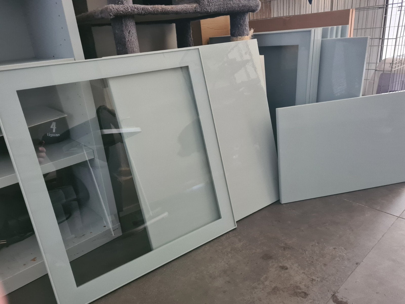 Deuren Ikea Besta hoogglans grijs + lades + vitrine deuren, Huis en Inrichting, Ophalen, Nieuw, 50 tot 100 cm, Minder dan 100 cm