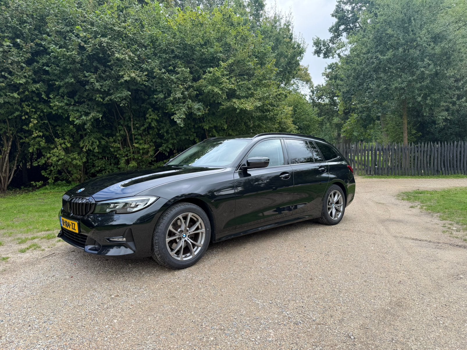 BMW 3-Serie 320i 184pk Aut 2020 Zwart, Auto's, 1998 cc, Zwart, 4 cilinders, Leder en Stof