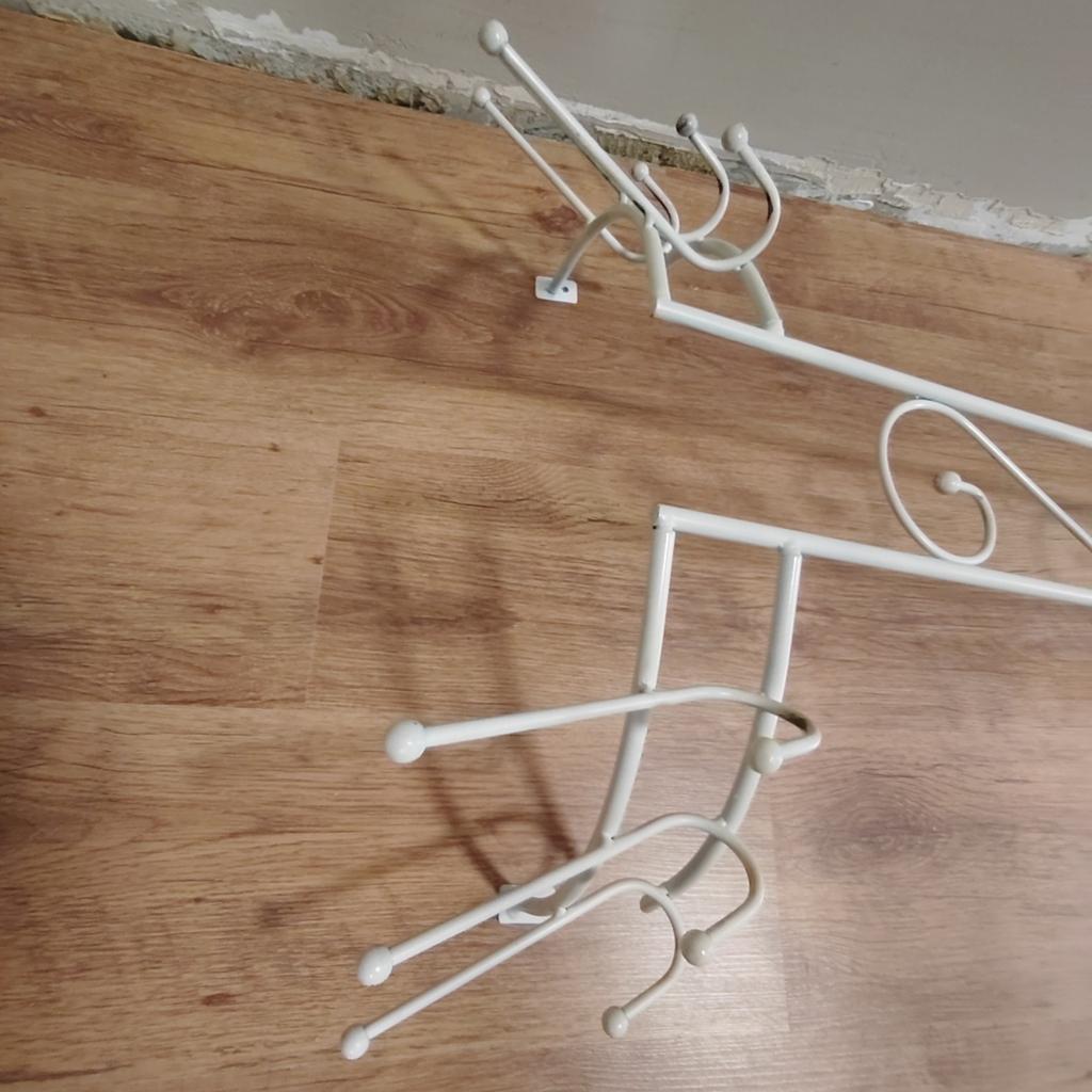 Witte metalen wandkapstok - Zo goed als nieuw, Huis en Inrichting, Woonaccessoires | Kapstokken, 200 cm of meer, Zo goed als nieuw