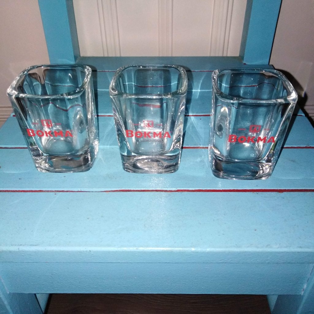 Bokma borrel glaasjes rood logo 3 stuks, Ophalen, Zo goed als nieuw, Borrel- of Shotglas