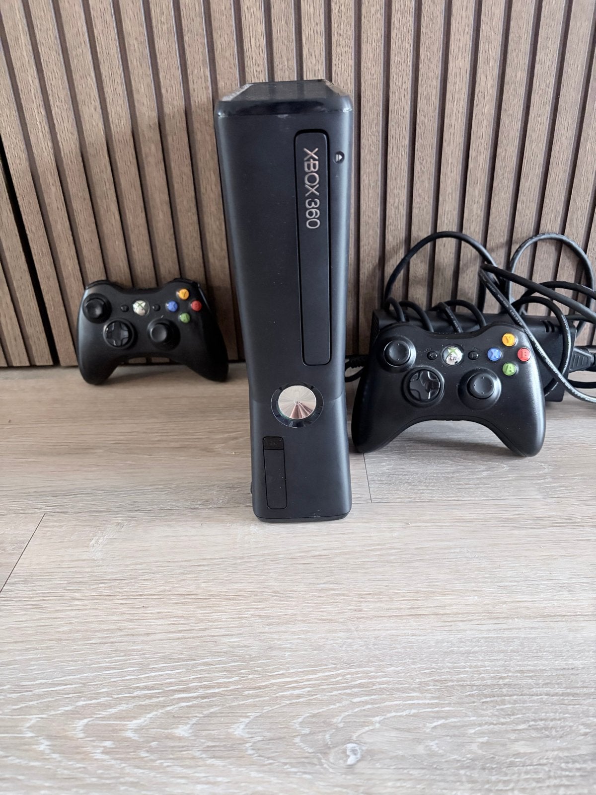 Xbox 360 met 2 controllers, Ophalen, Gebruikt, 360 E, Met 2 controllers