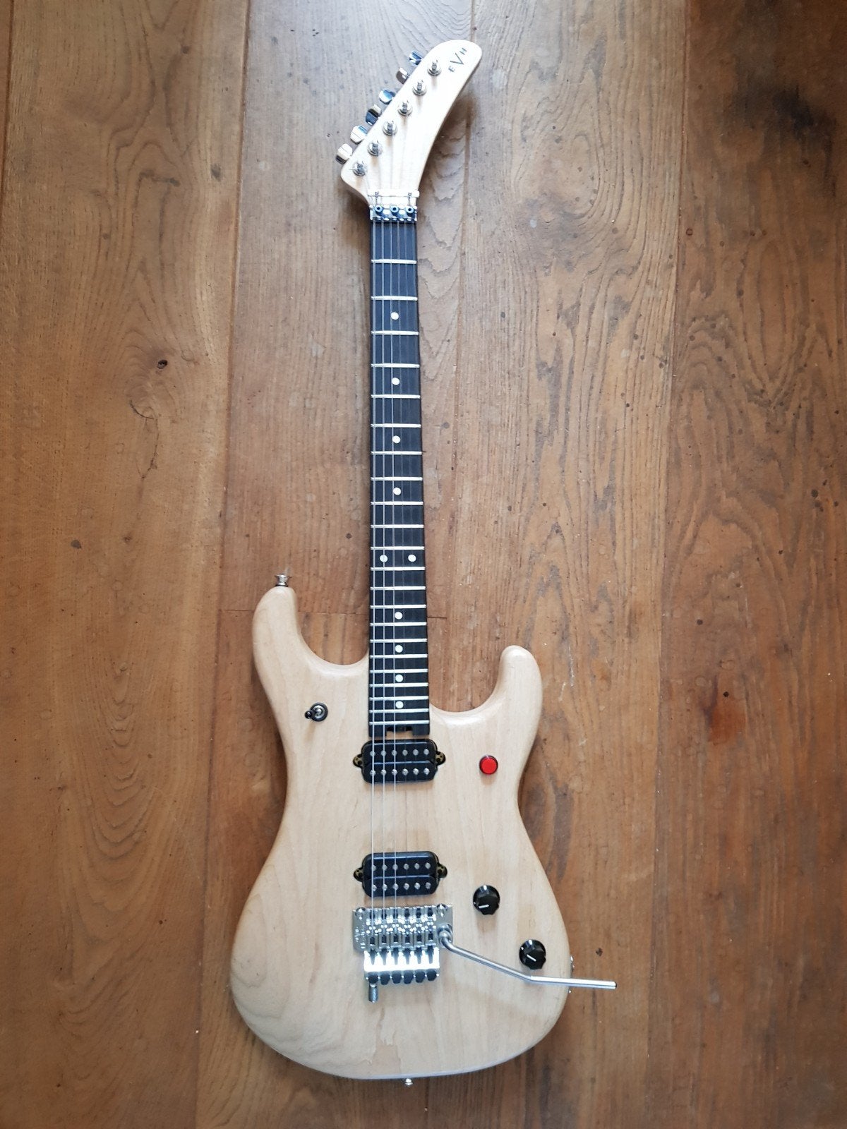 EVH 5150 Deluxe Ash gitaar Zo goed als nieuw, Ophalen of Verzenden, Zo goed als nieuw, Solid body, Overige merken