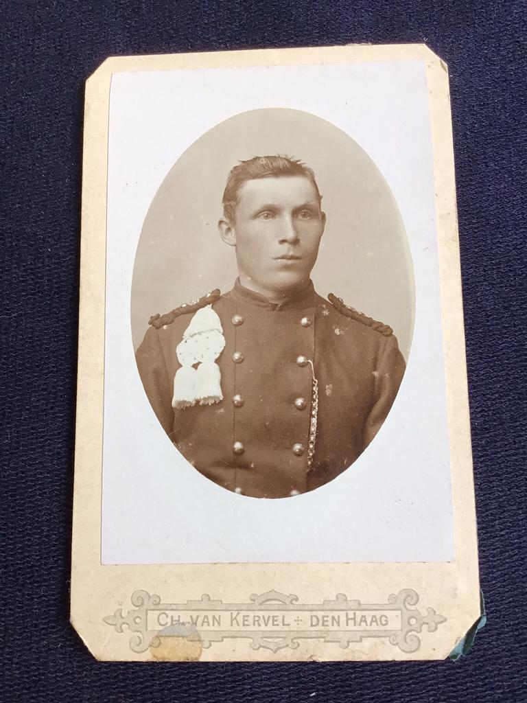 CDV, Militair, CH. VAN KERVEL, DEN HAAG, Carte de Visite, Ophalen of Verzenden, Voor 1940, Gebruikt, Foto