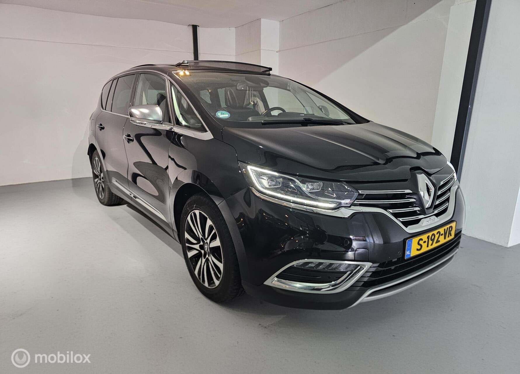 Renault Espace 1.6 dCi Initiale Paris 7p. Zwart, Auto's, Gebruikt, Euro 6, 4 cilinders, 2000 kg