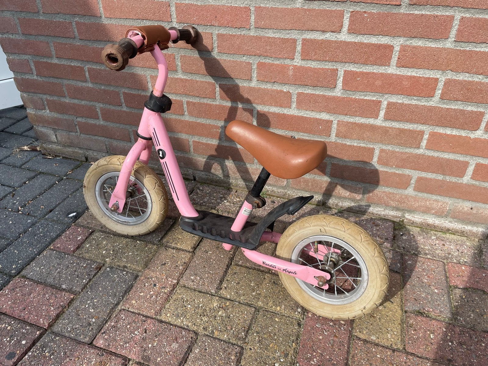 Roze loopfiets - Bandits and Angels, Kinderen en Baby's, Ophalen, Gebruikt, Loopfiets
