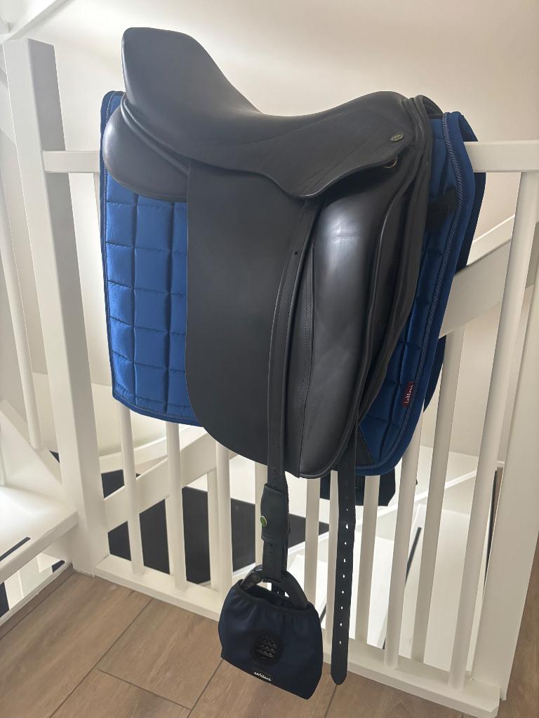 Hulsebos Dynamic 4 (sep ‘23) 17 3/4 “, MW, zeer nette staat., Ophalen, Zo goed als nieuw, Dressuur