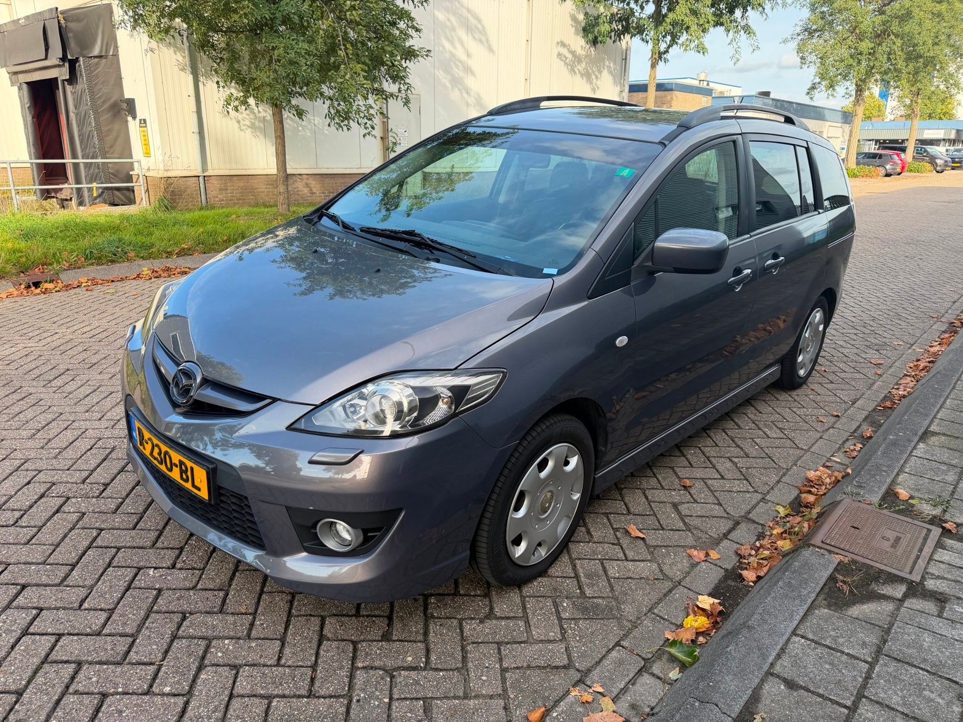 Mazda 5 2.0 TS 7 PERSOONS TREKHAAK LEER, Auto's, Gebruikt, 7 stoelen, Handgeschakeld, 600 kg