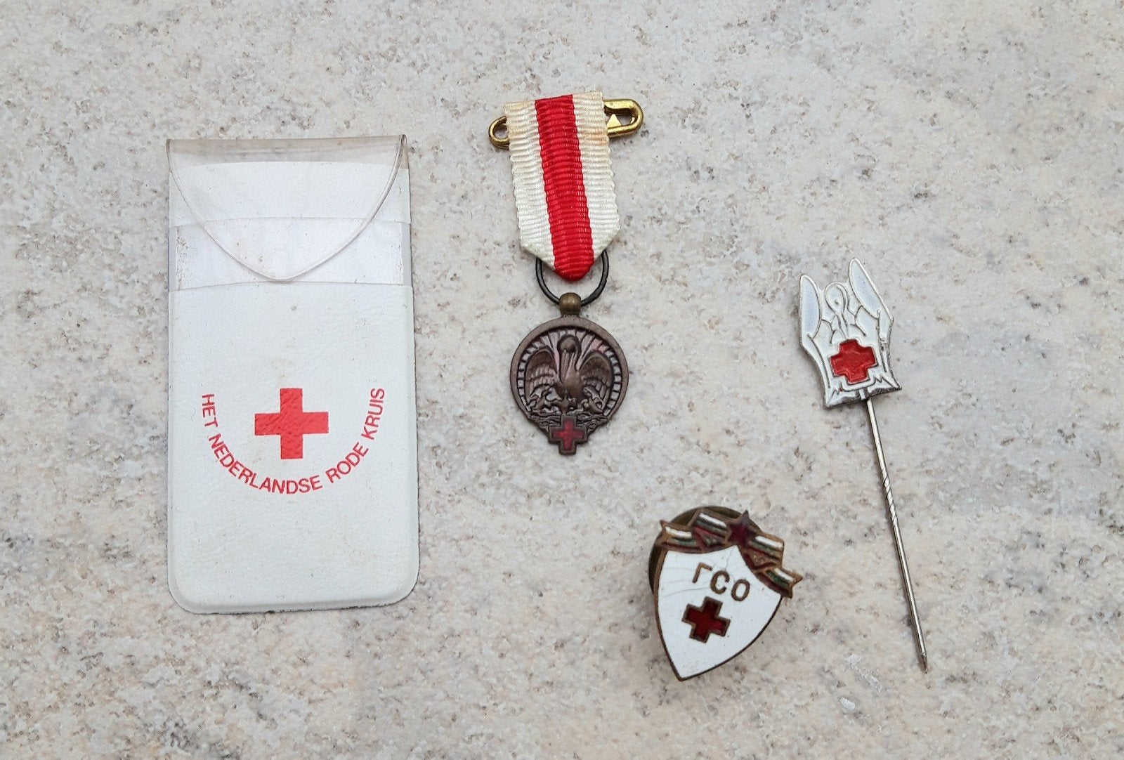 Rode Kruis speldjes en miniatuurmedaille bloeddonor, Verzenden, Gebruikt, Overige onderwerpen, Speldje of Pin