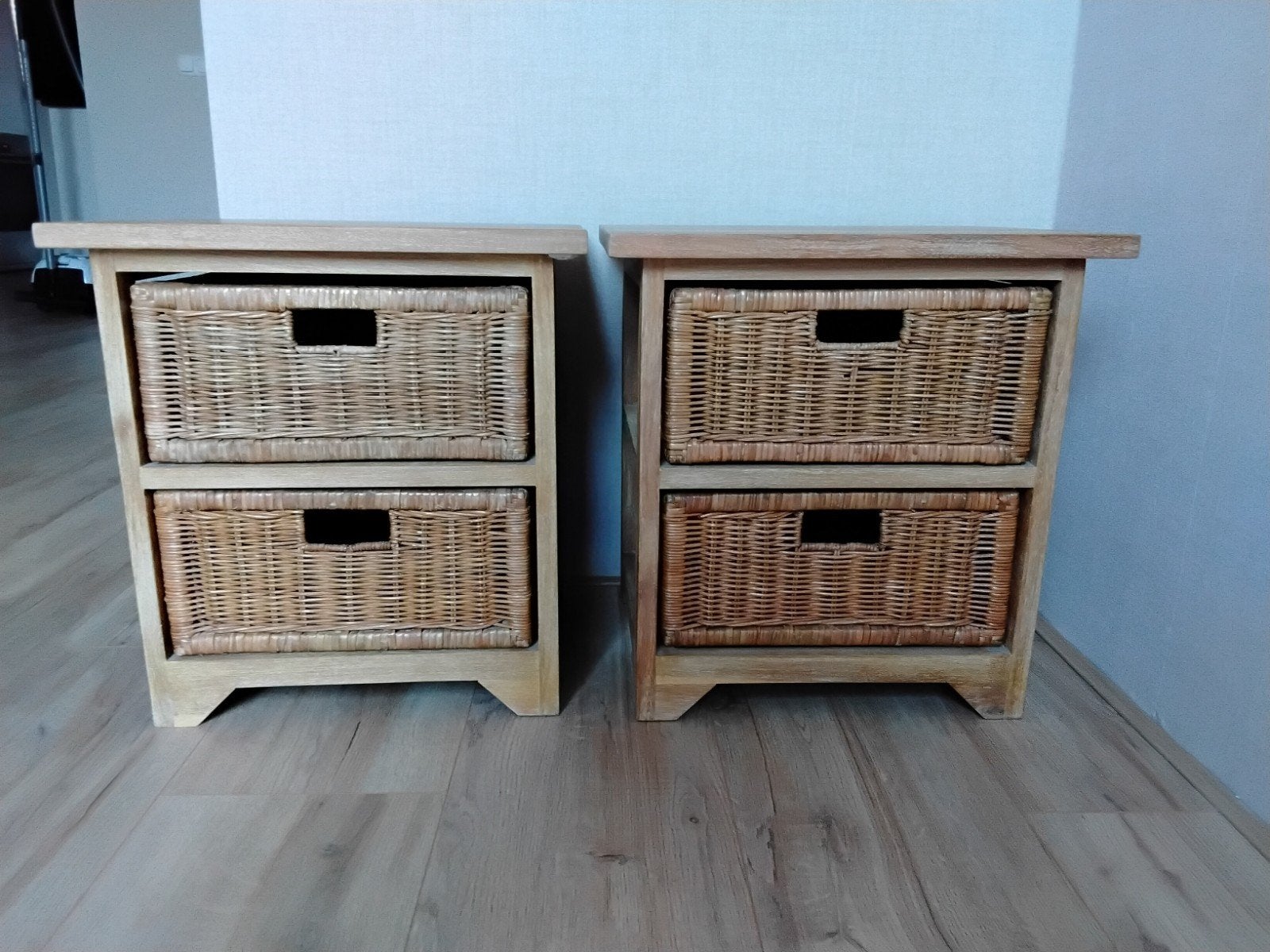 Twee rotan nachtkastjes, Huis en Inrichting, Slaapkamer | Nachtkastjes, Ophalen, Gebruikt, Minder dan 45 cm, Minder dan 55 cm