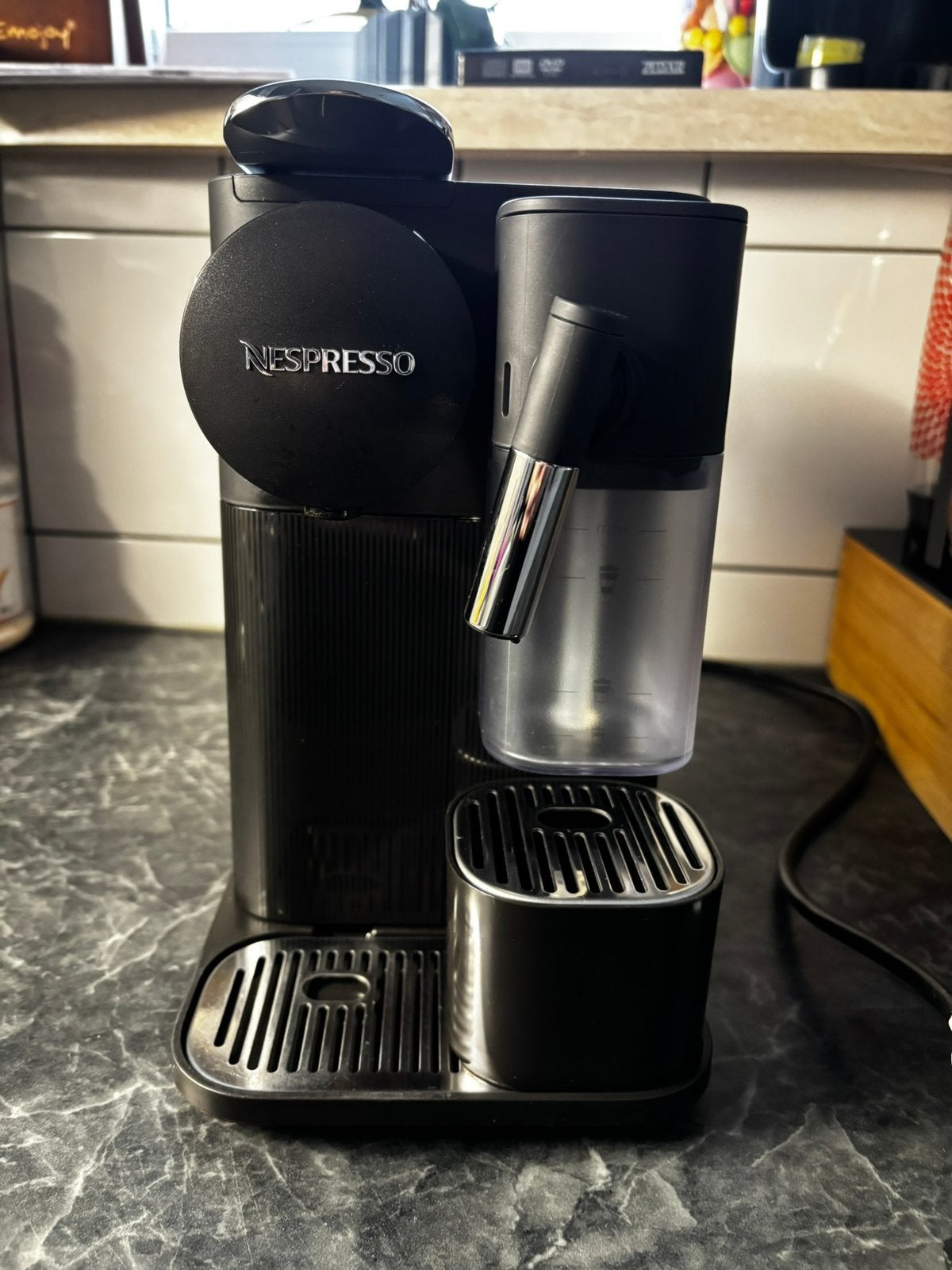 Nespresso Dēlonghi koffieapparaat, Witgoed en Apparatuur, Koffiezetapparaten, Gebruikt, Espresso apparaat, 10 kopjes of meer, Ophalen of Verzenden
