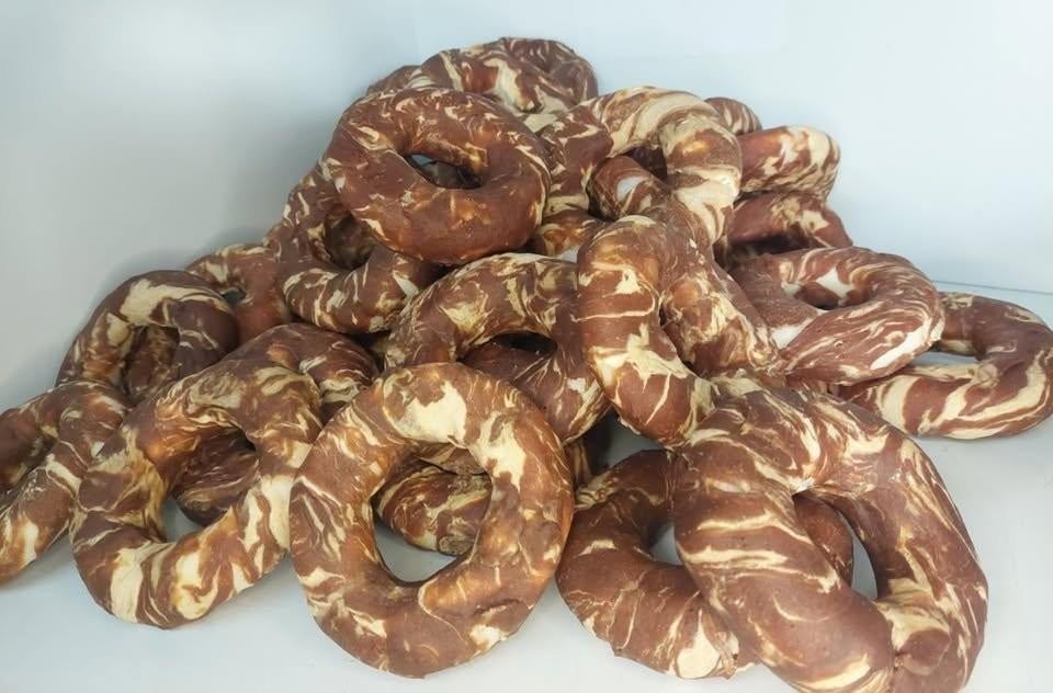 Partij 50x kauwdonut hond donut met rund&vis hondensnacks, Dieren en Toebehoren, Honden-accessoires, Ophalen of Verzenden, Nieuw