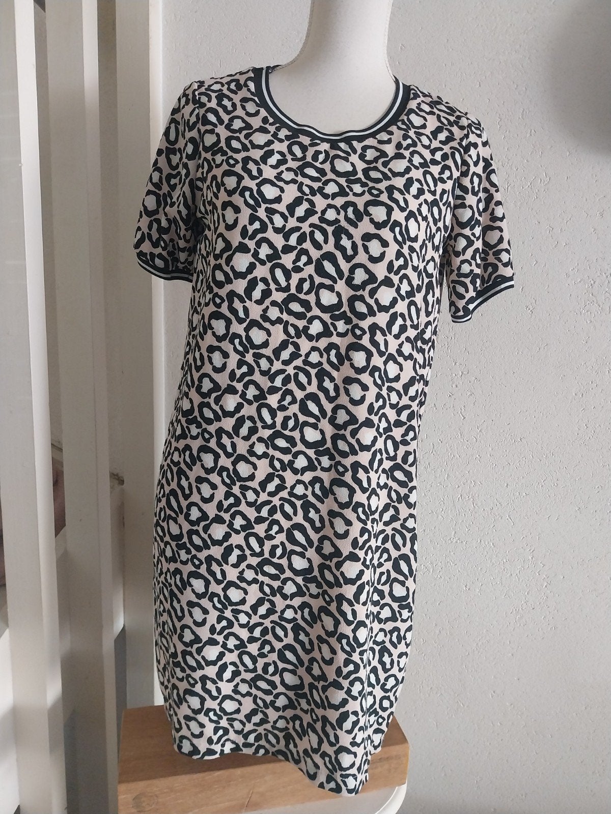 Leopardprint jurk met korte mouwen roze zwart maat  S, Maat 38/40 (M), Ophalen of Verzenden, Zo goed als nieuw, Roze