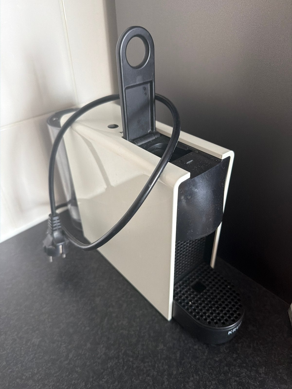 GRATIS: Krups Nespresso Essenza Mini, Ophalen, Espresso apparaat, Zo goed als nieuw, 1 kopje