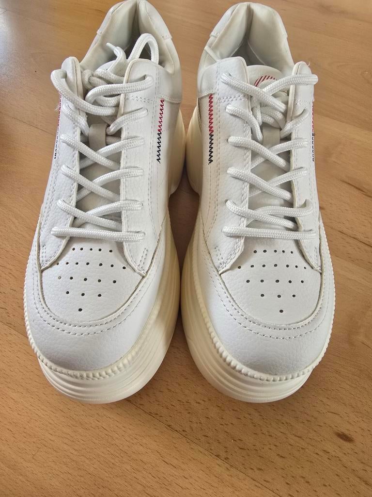Bershka witte sneakers dames maat 38, Kleding | Dames, Schoenen, Zo goed als nieuw, Sneakers of Gympen, Wit, Ophalen of Verzenden