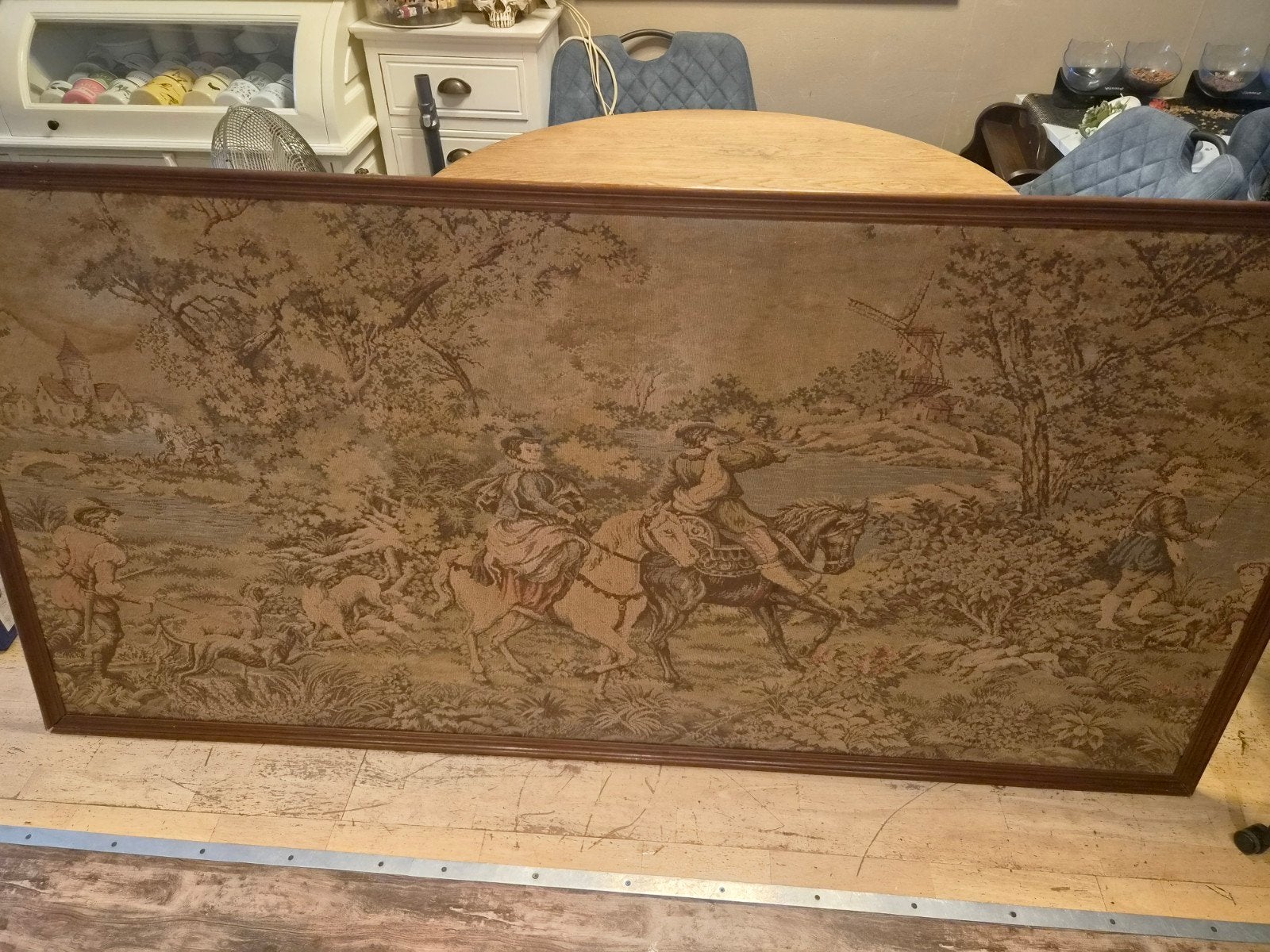 Groot wandborduurschilderij met jachtscène en landschap, Ophalen
