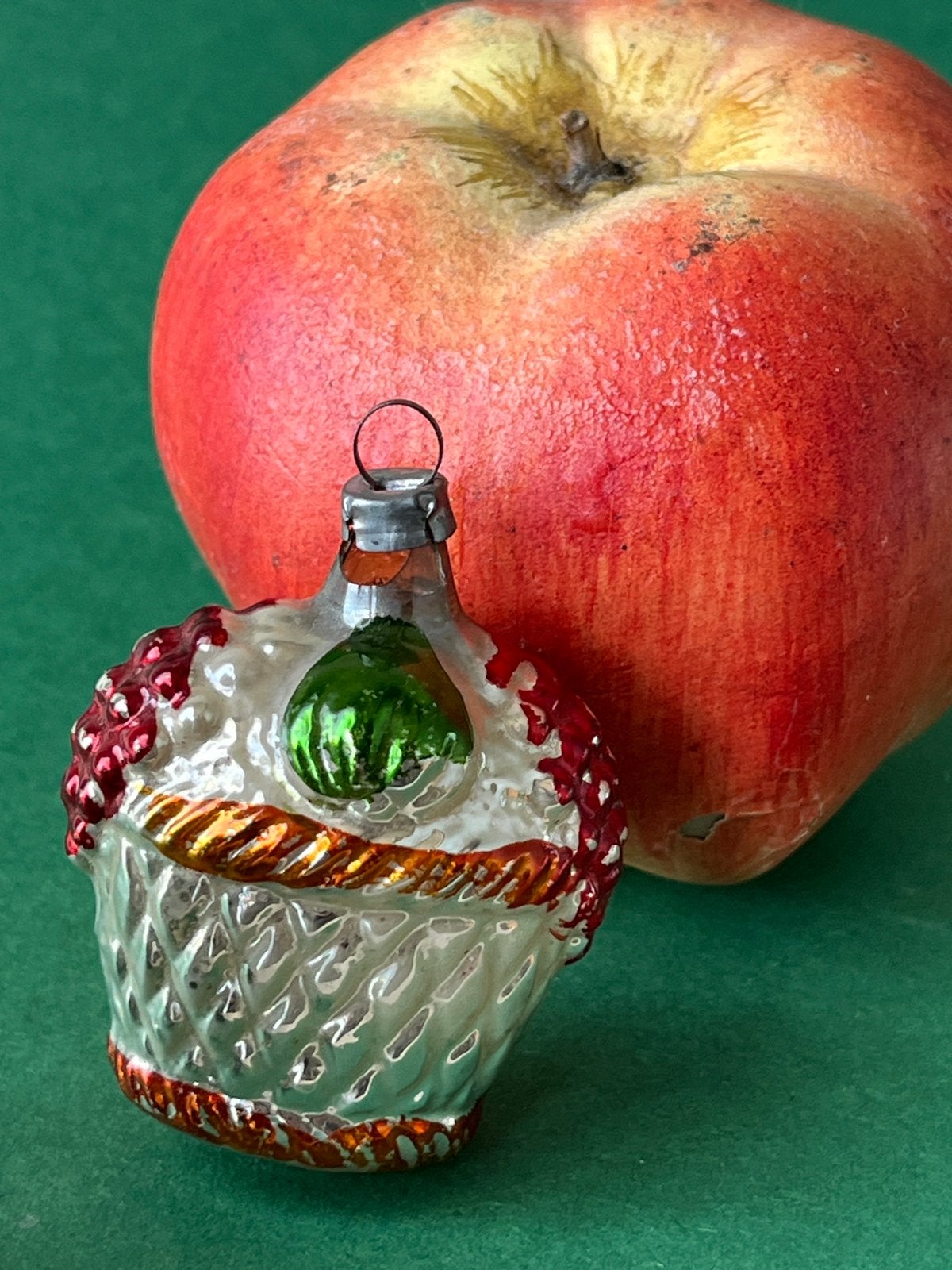 Oude kleine glazen kerstbal: mandje, Diversen, Kerst, Gebruikt, ., Ophalen of Verzenden, .