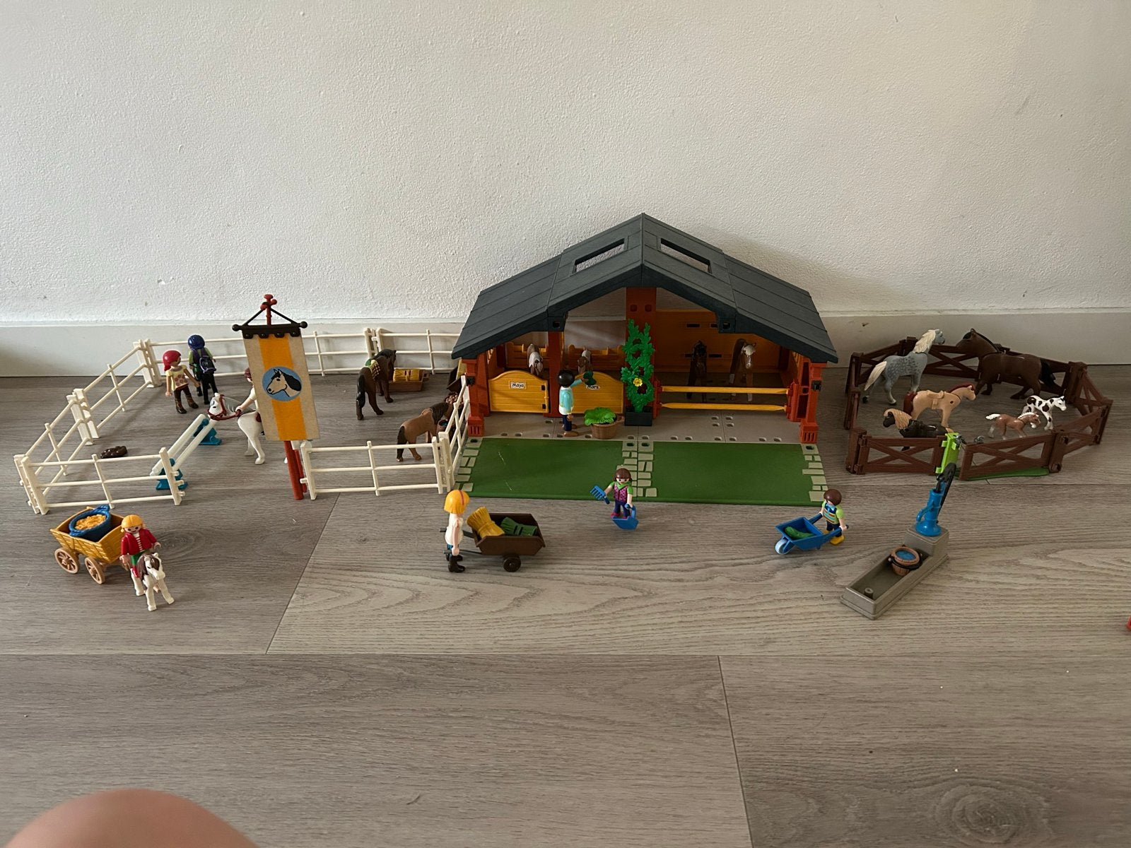 Playmobil Paardenstal met veel accessoires, Ophalen of Verzenden, Gebruikt, Jongen of Meisje