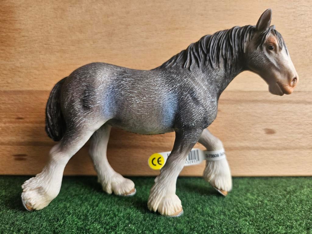 Schleich 13291 Clydesdale merrie met vaantje uit 2005, Ophalen of Verzenden, Zo goed als nieuw, Paard, Beeldje of Figuurtje