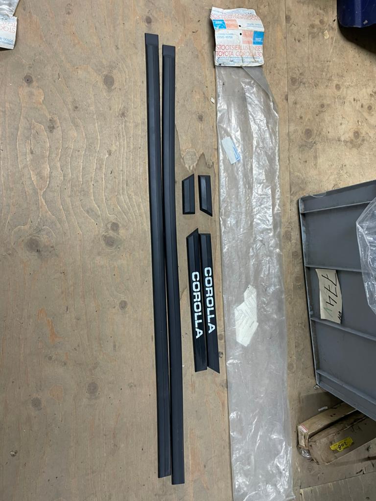 Toyota corolla e8 hatchback stootlijsten set nieuw, Ophalen of Verzenden, Nieuw