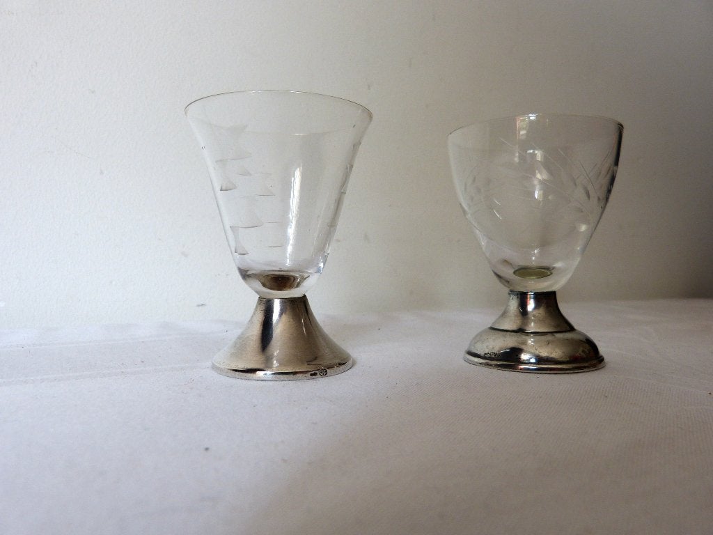 geslepen borrelglaasjes op zilveren voet, Ophalen of Verzenden, Gebruikt, Borrel- of Shotglas