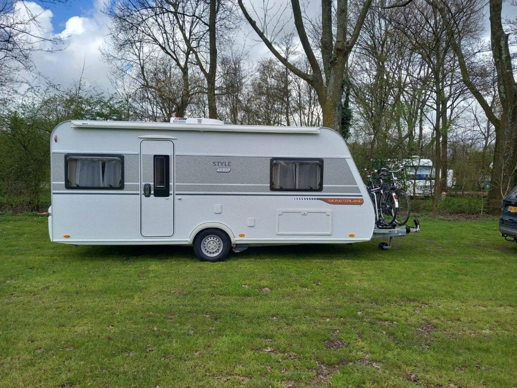 LMC Style 460D caravan– met mover, airco, voortent en luifel, Rondzit, Particulier, Vast bed, 5 tot 6 meter