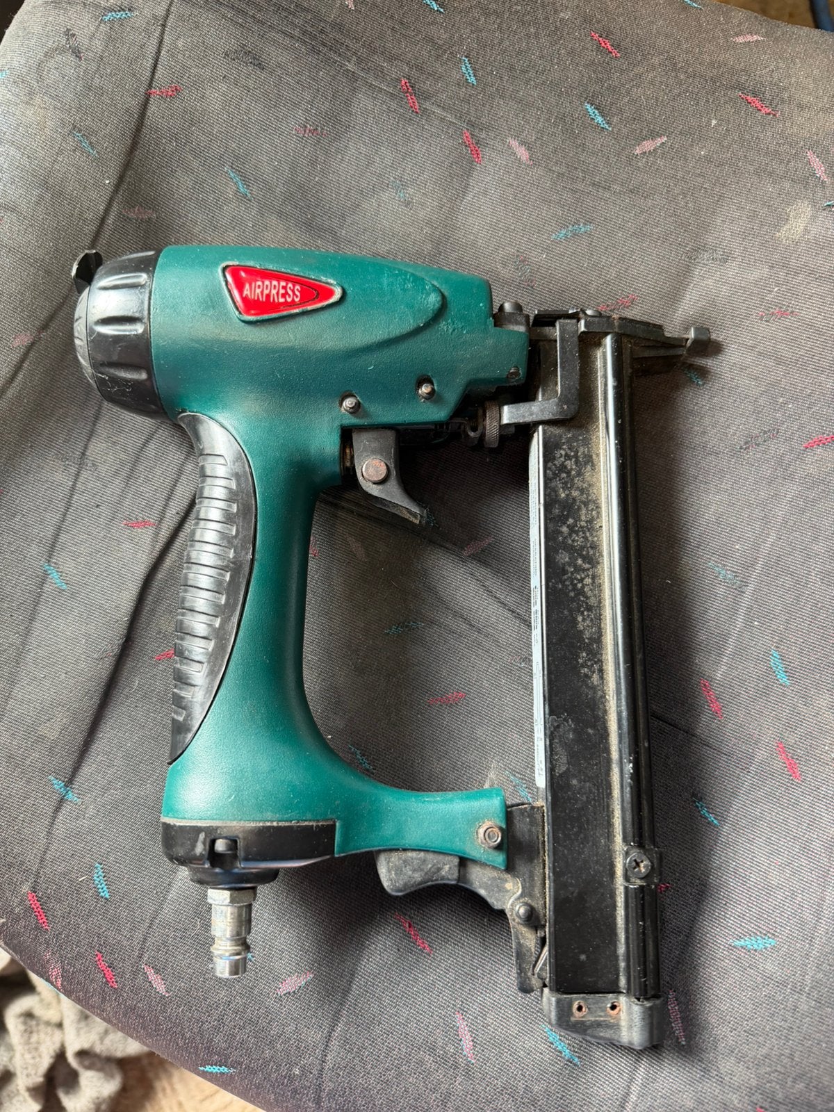 airpress nietpistool, Doe-het-zelf en Verbouw, Gereedschap | Handgereedschap, Ophalen of Verzenden