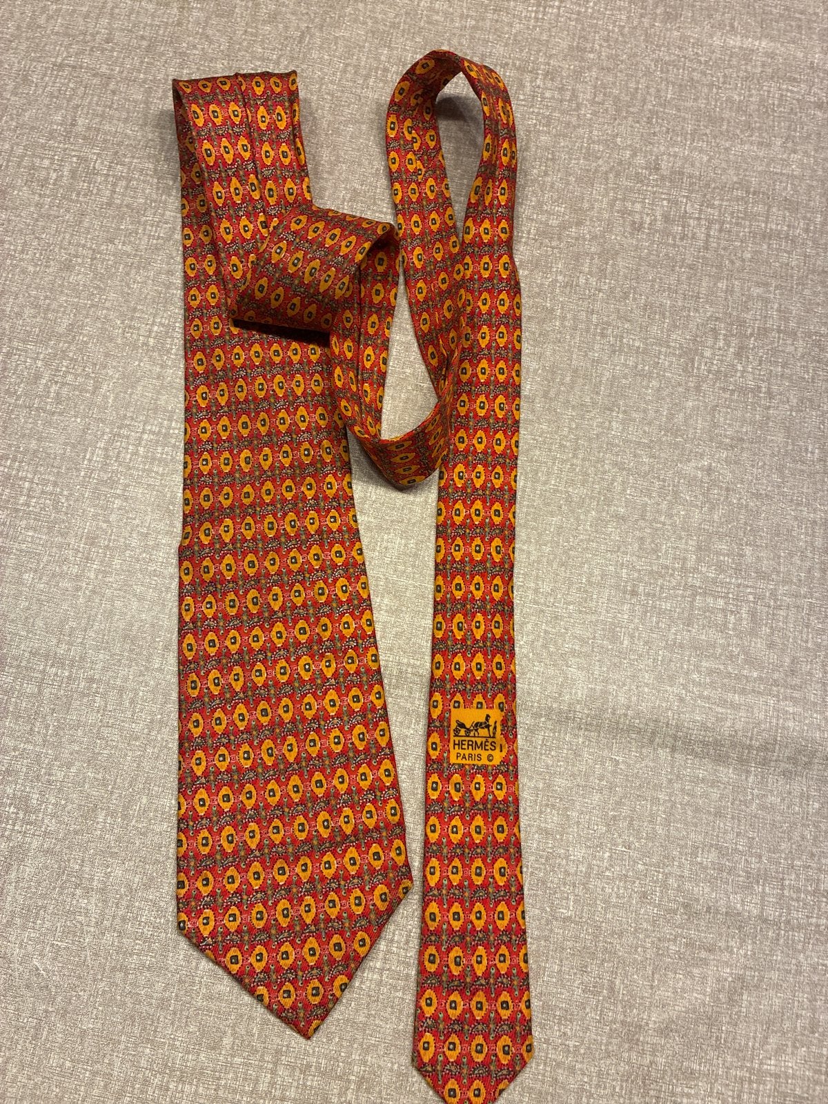 Hermès Zijden Stropdas met Patroon - Rood/Geel, Ophalen of Verzenden, Zo goed als nieuw, Rood, Met patroon