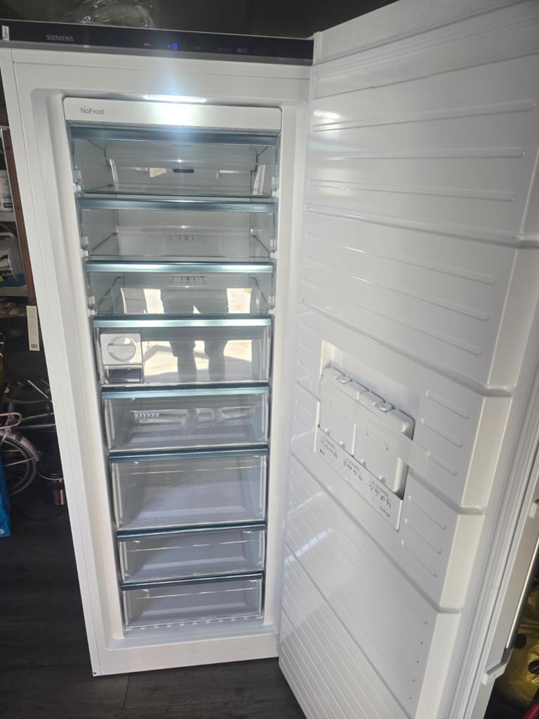 Siemens GS58NAWCV IQ500 NoFrost Vrieskast 366L, Witgoed en Apparatuur, Vriezers en Diepvrieskisten, 160 cm of meer, Zo goed als nieuw