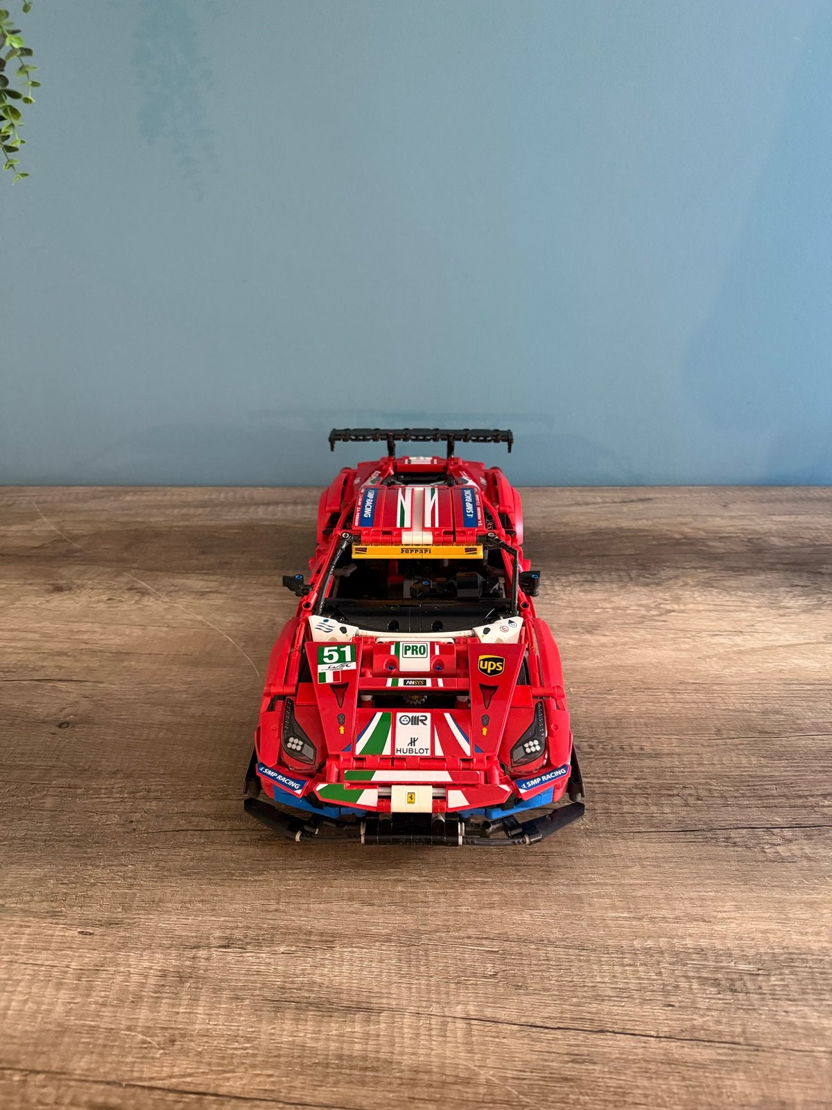 Foto 3 van LEGO Technic Ferrari 488 GTE AF Corse #51 met doos