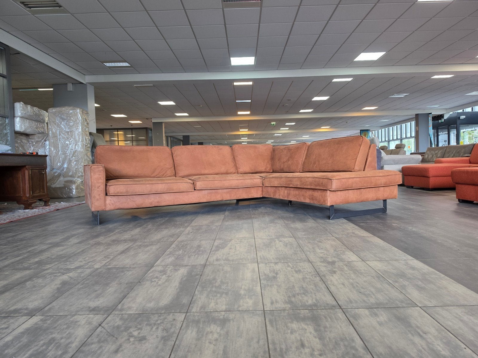✅️️️️️ GEREINIGD cognacbruine suede hoekbank 290x220 |Bezorg, 250 tot 300 cm, Hoekbank, Ophalen of Verzenden, Zo goed als nieuw