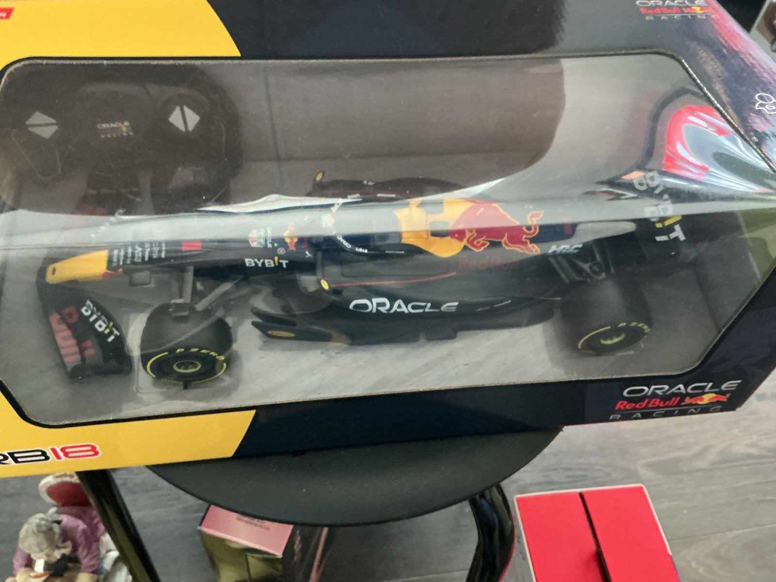 Nieuwe Red Bull Racing RB18 RC Auto met Afstandsbediening, Hobby en Vrije tijd, Modelbouw | Radiografisch | Auto's, Nieuw, Auto onroad