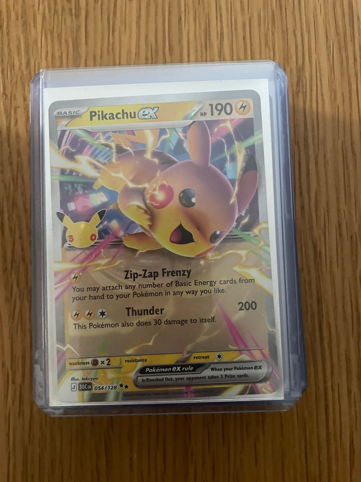 Pikachu ex 30th Celebrations Near Mint (gesleeved), Verzamelen, Nieuw, Ophalen of Verzenden, Pokemon, Pokemon