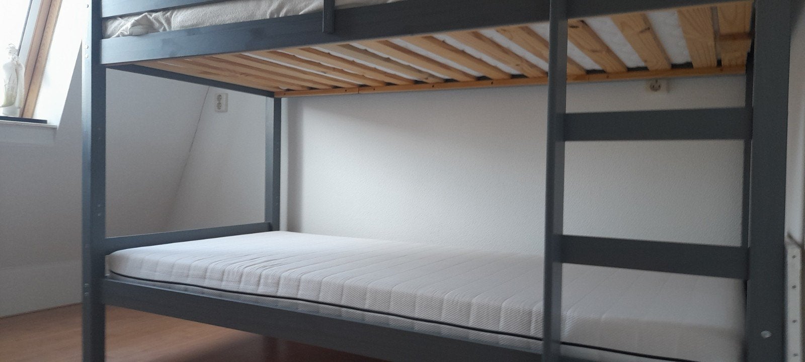 Stevig Stapelbed met Matrassen - Ideaal voor Kinderkamers, Ophalen, Gebruikt, 90 cm, Eenpersoons