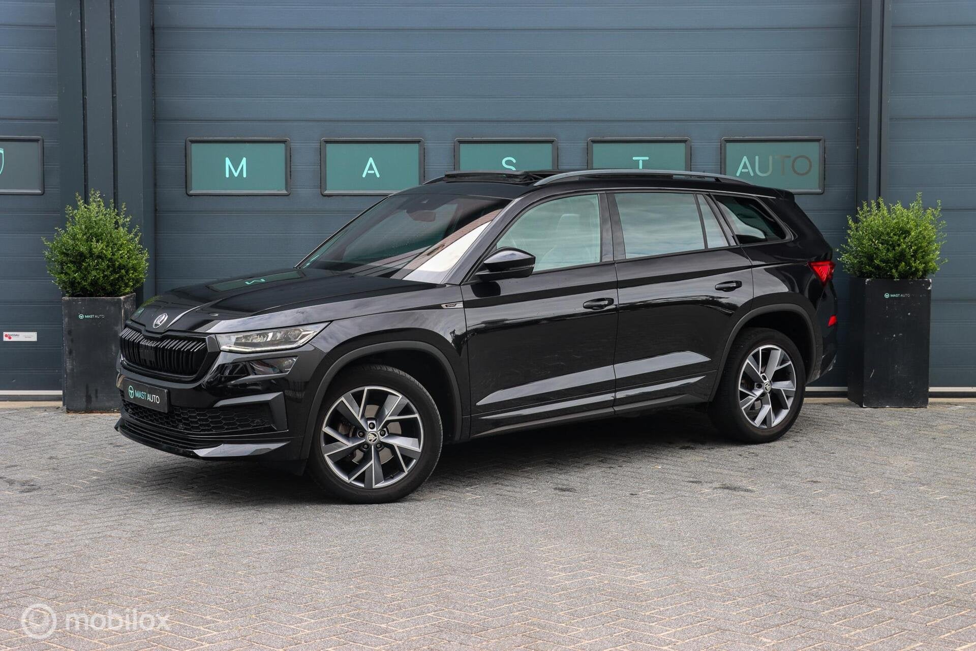 Skoda Kodiaq 1.5 TSI Sportline Business 7p.|AUT|PANO|ACC|MEM, Auto's, 1566 kg, 4 cilinders, 150 pk, 7 stoelen