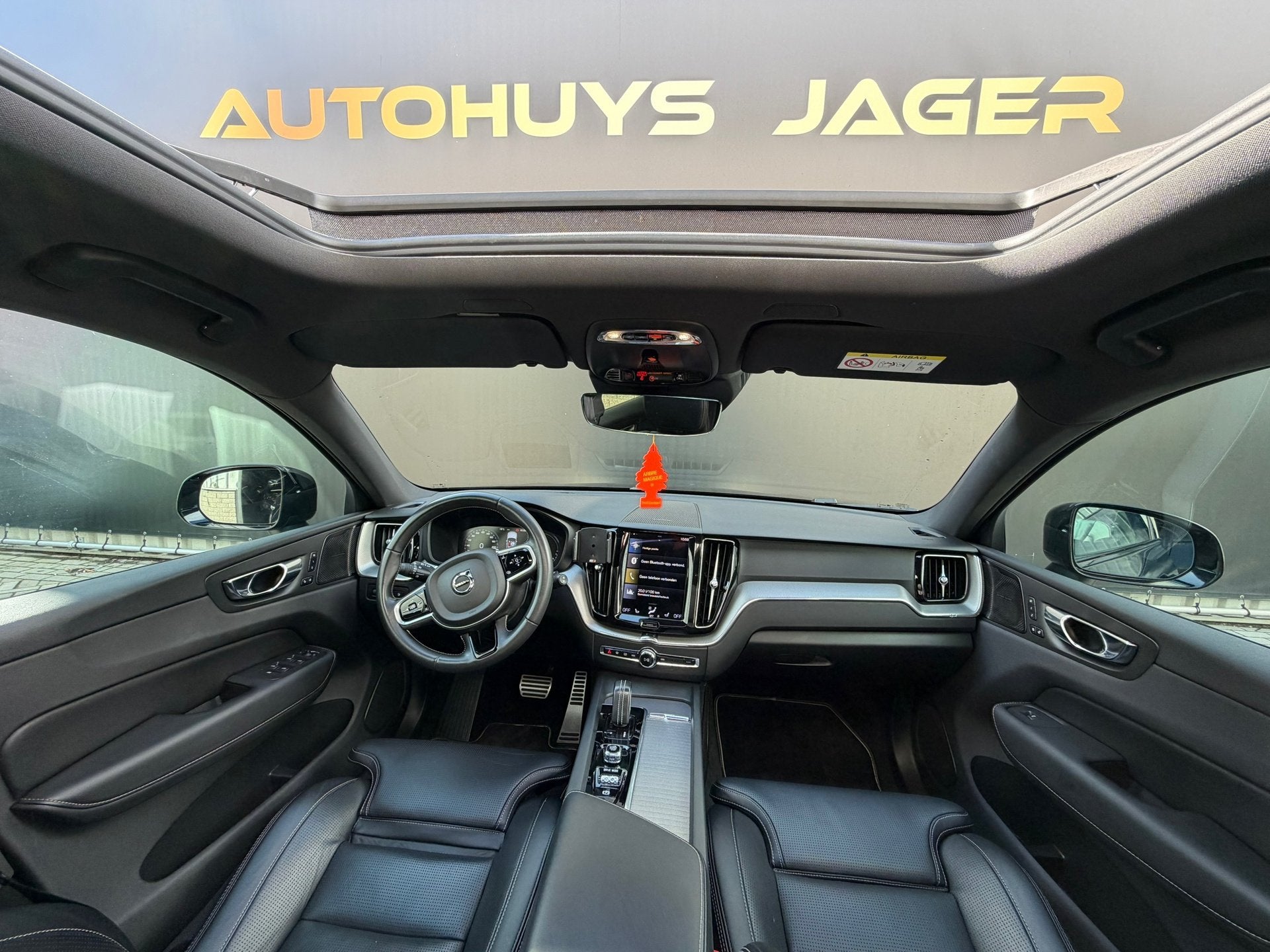 Volvo XC60 2.0 Recharge T8 AWD Inscription Pano 360 Leer Car, Auto's, Dealer onderhouden, Gebruikt, 1969 cc, Zwart