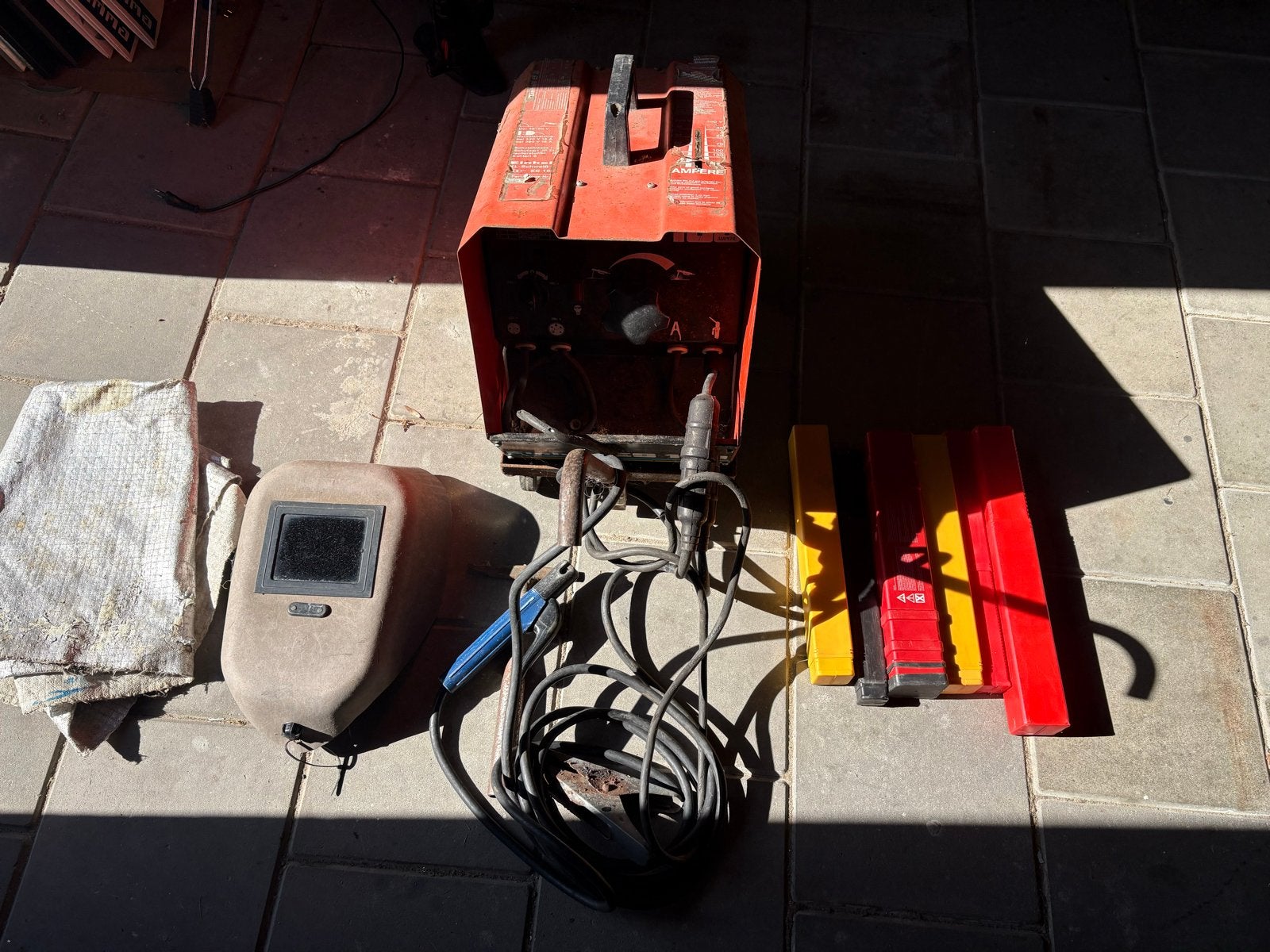 Einhell ES 160 Lasapparaat met laskap en toebehoren, Ophalen of Verzenden, Gebruikt, 150 tot 250 ampère, Elektroden