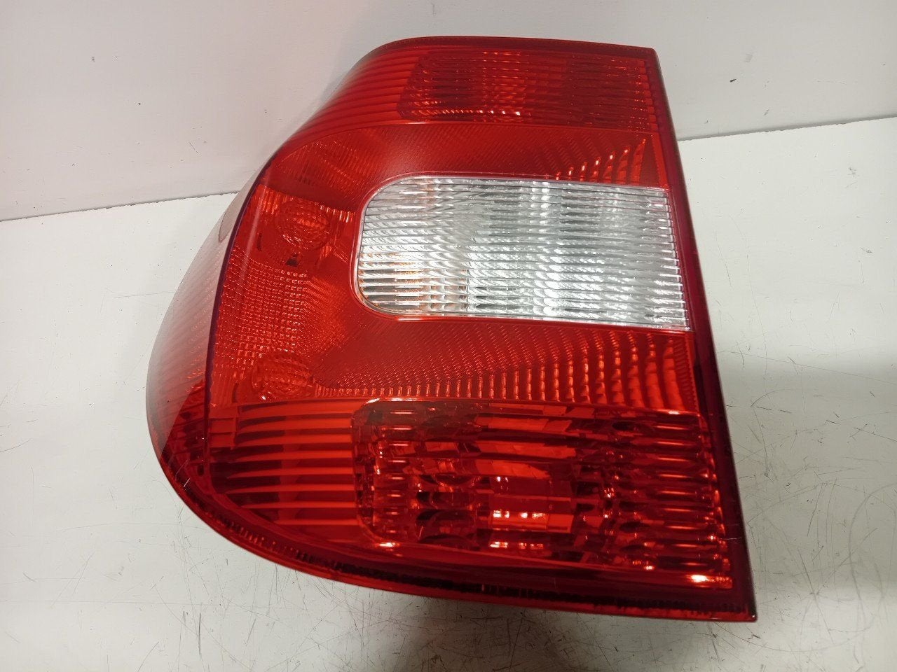 Achterlicht links buiten Skoda Yeti, Auto-onderdelen, Verlichting, Onderdelen@venauto.nl, Van der Ven Autorecycling B.V., Gebruikt
