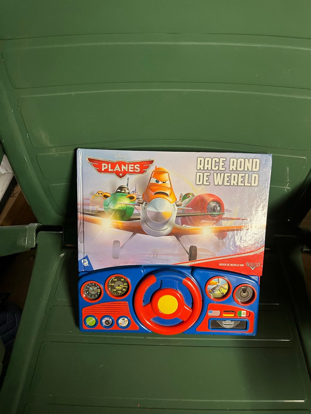 Disney Planes: Race Rond De Wereld Boek met Stuur, Boeken, Ophalen, Zo goed als nieuw, Fictie algemeen