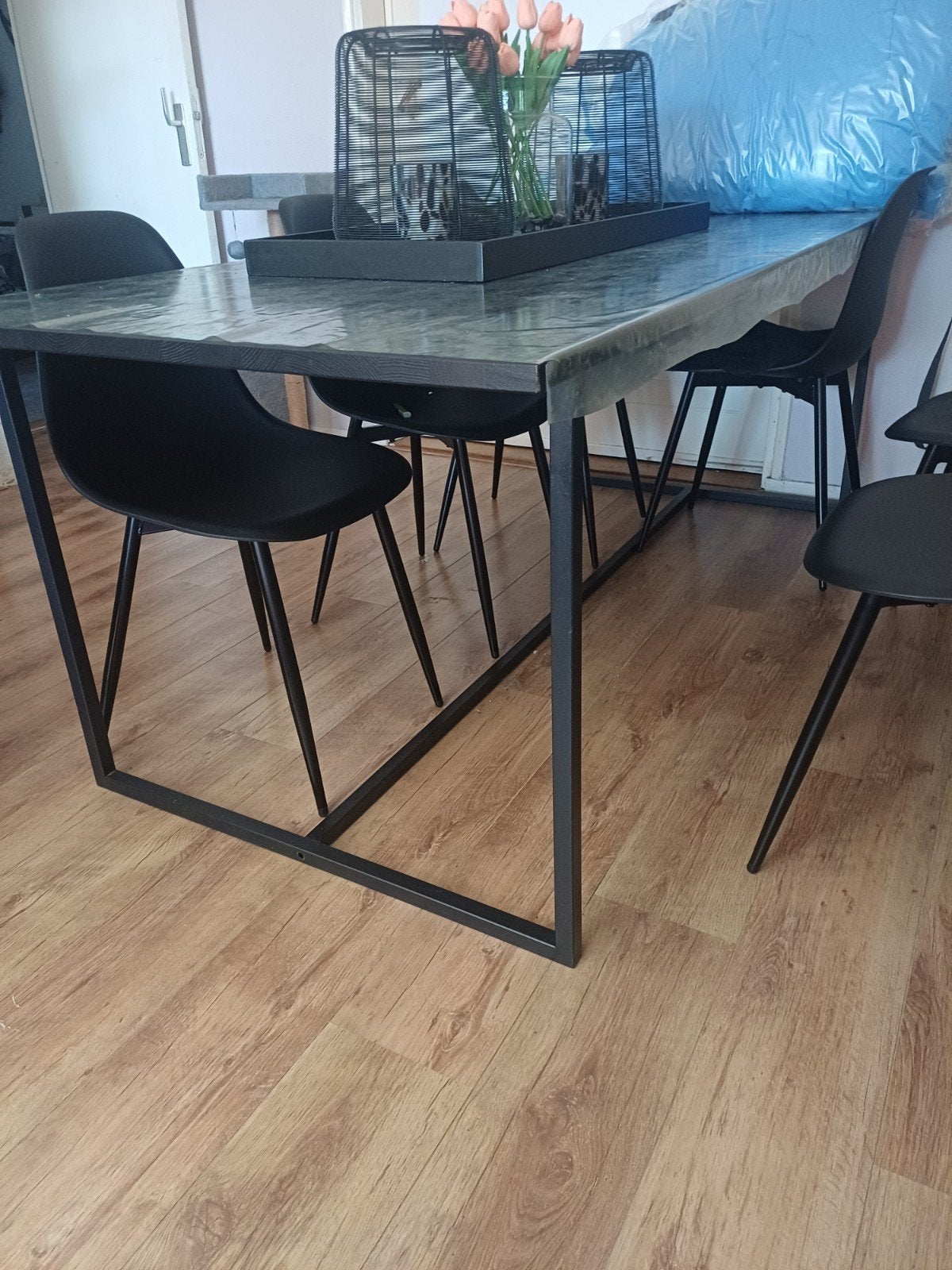 Moderne eettafel met metalen onderstel, Huis en Inrichting, Tafels | Eettafels, Gebruikt, 200 cm of meer, 50 tot 100 cm, Vijf personen of meer