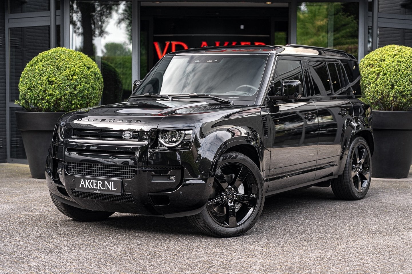 Land Rover Defender 110 P300e X-Dynamic HSE | Head-up | Blac, Auto's, Land Rover, Automaat, Gebruikt, Zwart, 4 cilinders