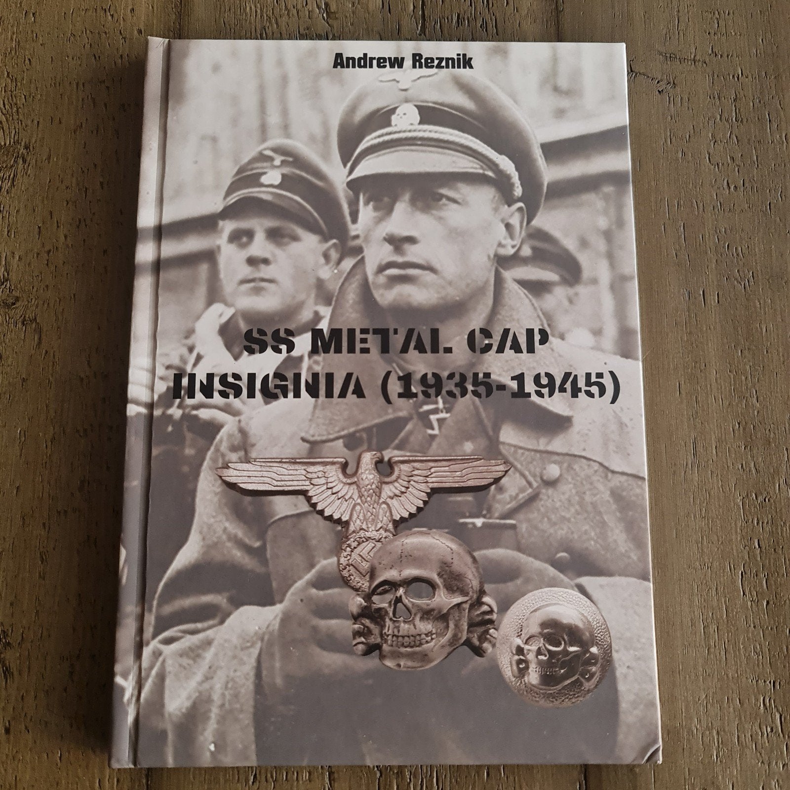 SS metal cap insignia (1935-1945), Verzamelen, Ophalen of Verzenden, Duitsland, Boek of Tijdschrift