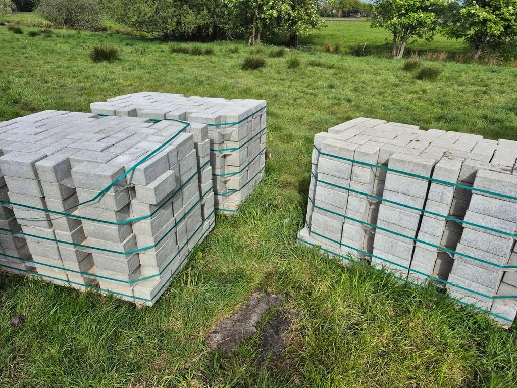 Betonklinkers grijs 22x11x10 cm - ca. 22 m2 ongebruikt, Tuin en Terras, Ophalen, Klinkers, Nieuw, 10 m² of meer