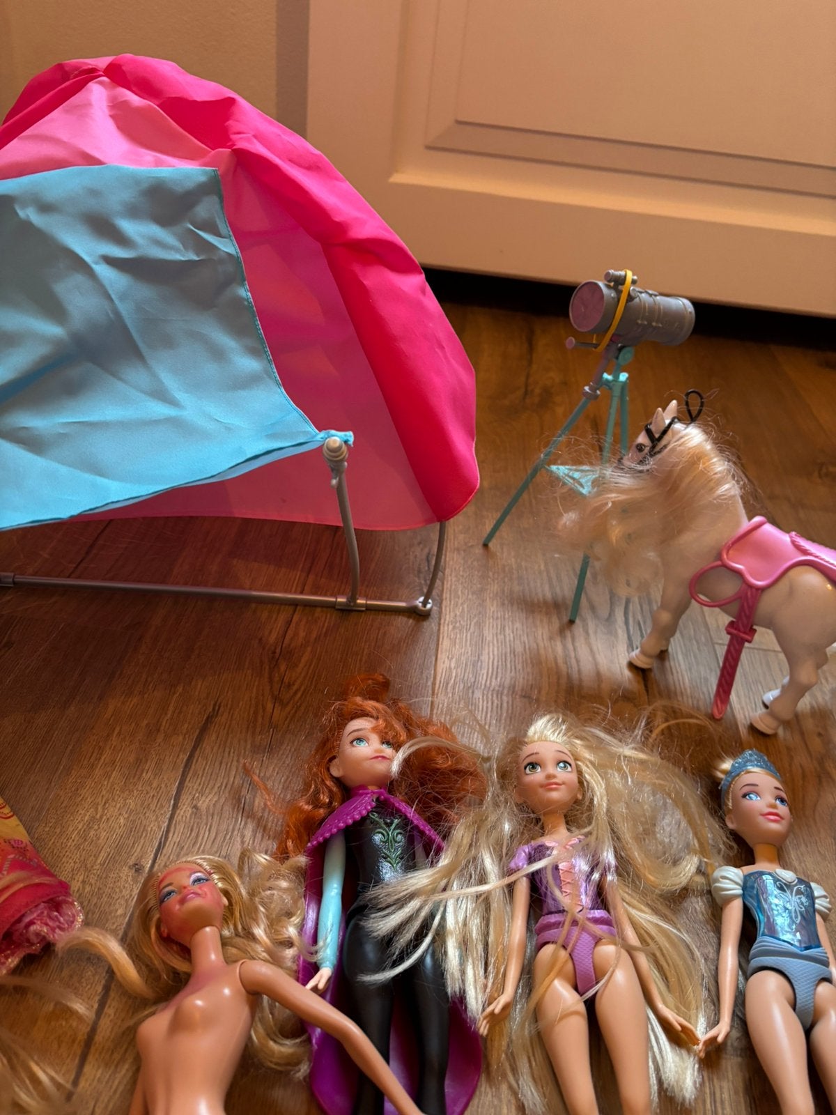 Barbies, barbie ambulance, barbie camper en andere, Ophalen, Gebruikt, Barbie