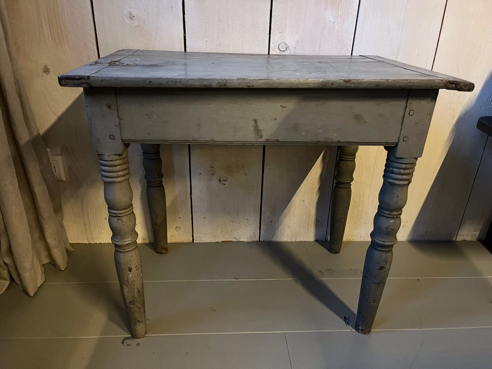 Brocante frans kindertafeltje met bergruimte .69x43. Hoog62, Ophalen