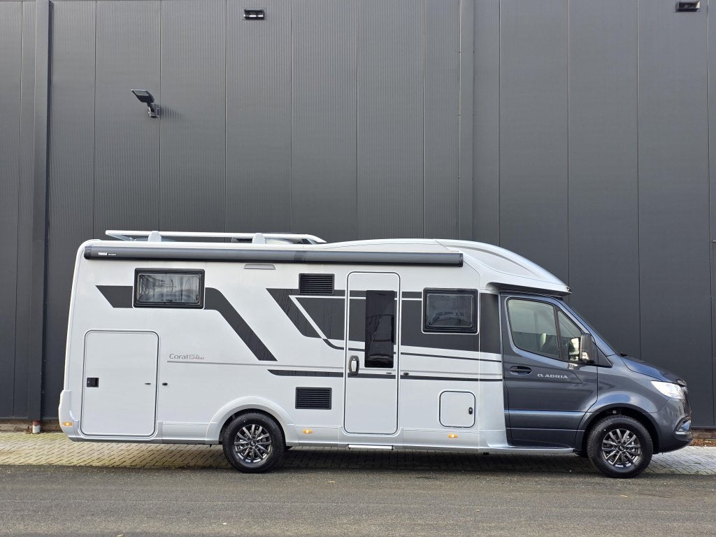 Adria Coral Supreme MB 670 DL, Caravans en Kamperen, Campers, Automaat, 7 tot 8 meter, Bedrijf, Diesel