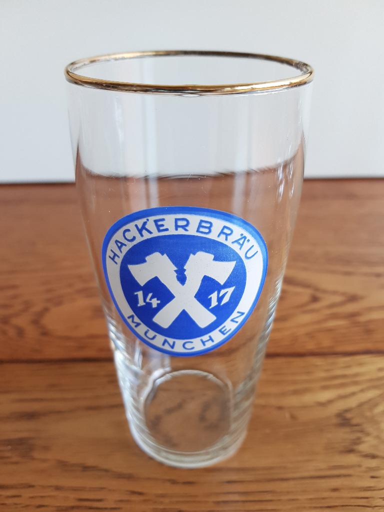 Speciaal bierglas Hackerbräu München 1417, Verzamelen, Biermerken, Ophalen of Verzenden, Zo goed als nieuw, Glas of Glazen, Overige merken