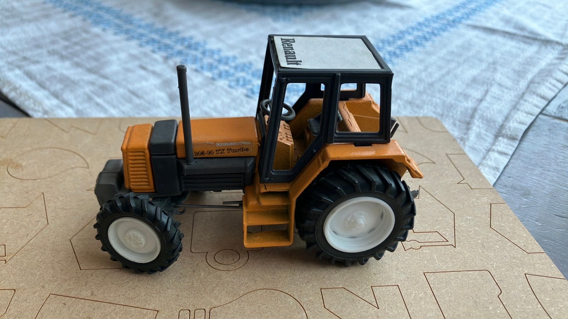 Renault 145-90 TX, Hobby en Vrije tijd, Modelauto's | 1:32, Ophalen of Verzenden, Zo goed als nieuw, Tractor of Landbouw, Overige merken