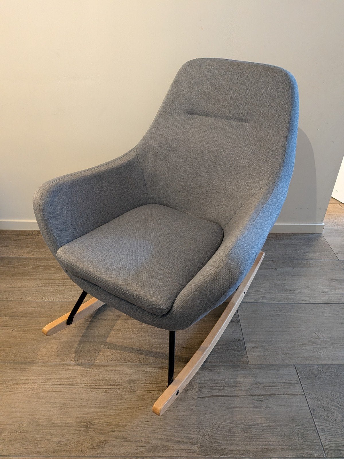 Jysk NEBEL schommelstoel lichtblauw/grijsblauwe bekleding, Ophalen, Modern, Scandinavisch, Zo goed als nieuw, Eén