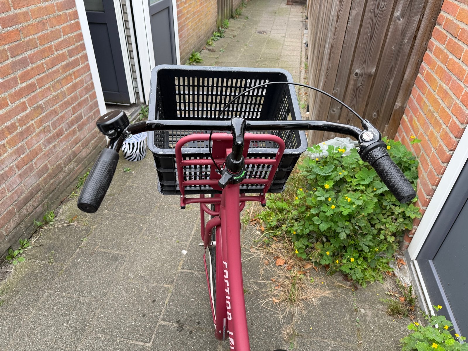 Foto 4 van Cortina U4 Transportfiets Framboos