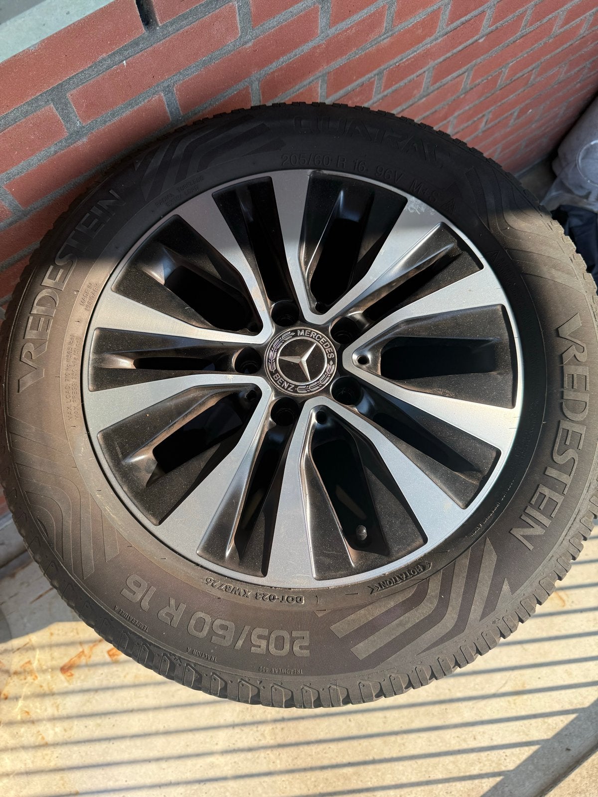 Mercedes-Benz 16 inch velgen met Vredestein AllSeason banden, Auto-onderdelen, Banden en Velgen, Gebruikt, 16 inch, Banden en Velgen